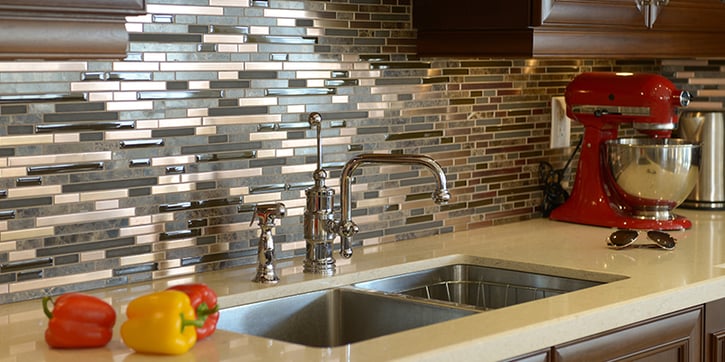 Kitchen backsplash made of rectangular brown and gray tiles