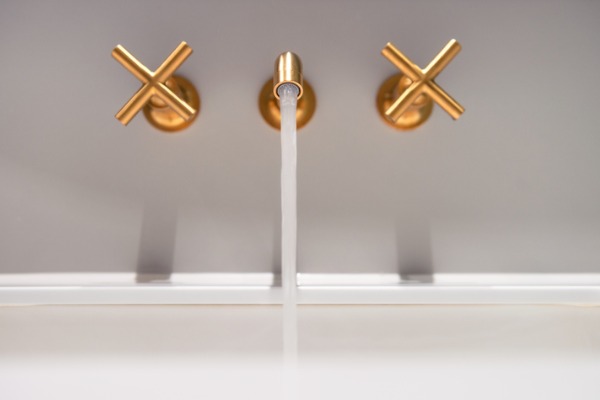 gold-vanity-hardware